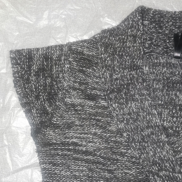 Razzle Dazzle large L  Dark Grey Gray tweed light grey V neck sweater - Picture 4 of 13